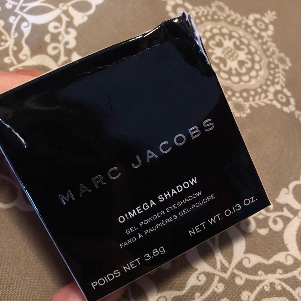 Marc Jacobs omega gel powder eyeshadow